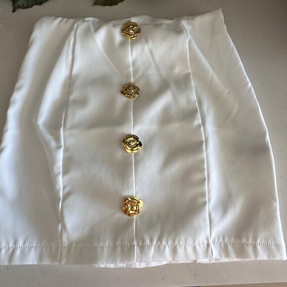 White Sleeveless Mini Dress With Gold Floral Buttons & Open Back Design - Picture 6 of 11